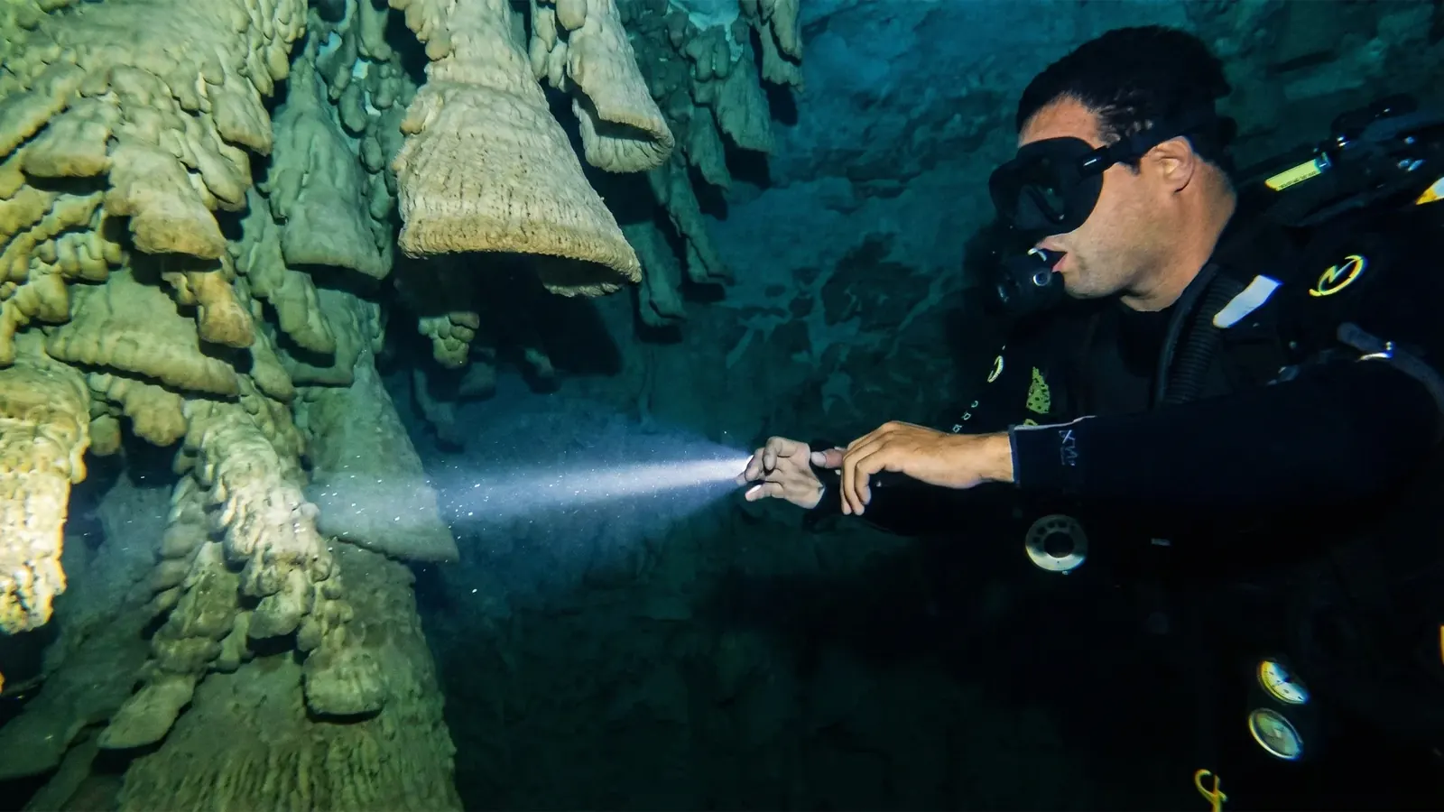 Scuba diving at Puerto Morelos